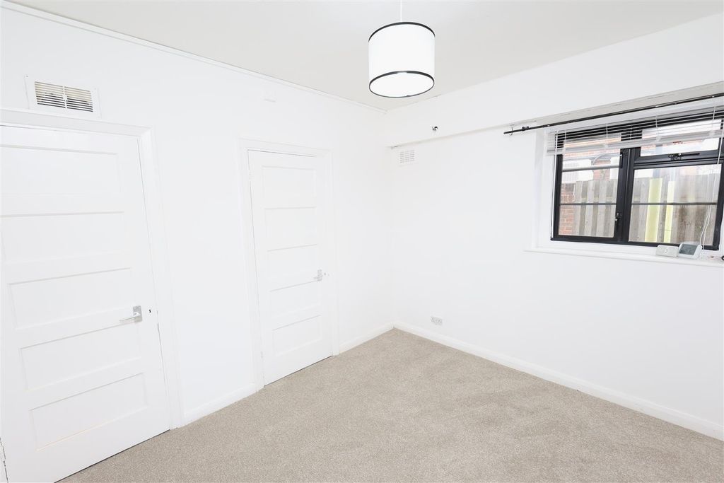 Additional image 3 of 1 bed flat to rentPembroke Road, Sevenoaks TN13