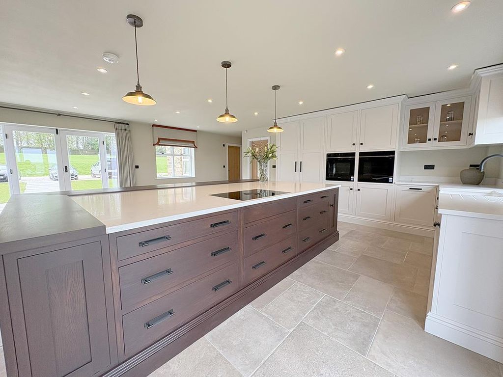 Additional image 5 of 4 bed property to rentHarewood Avenue, Harewood, Leeds LS17