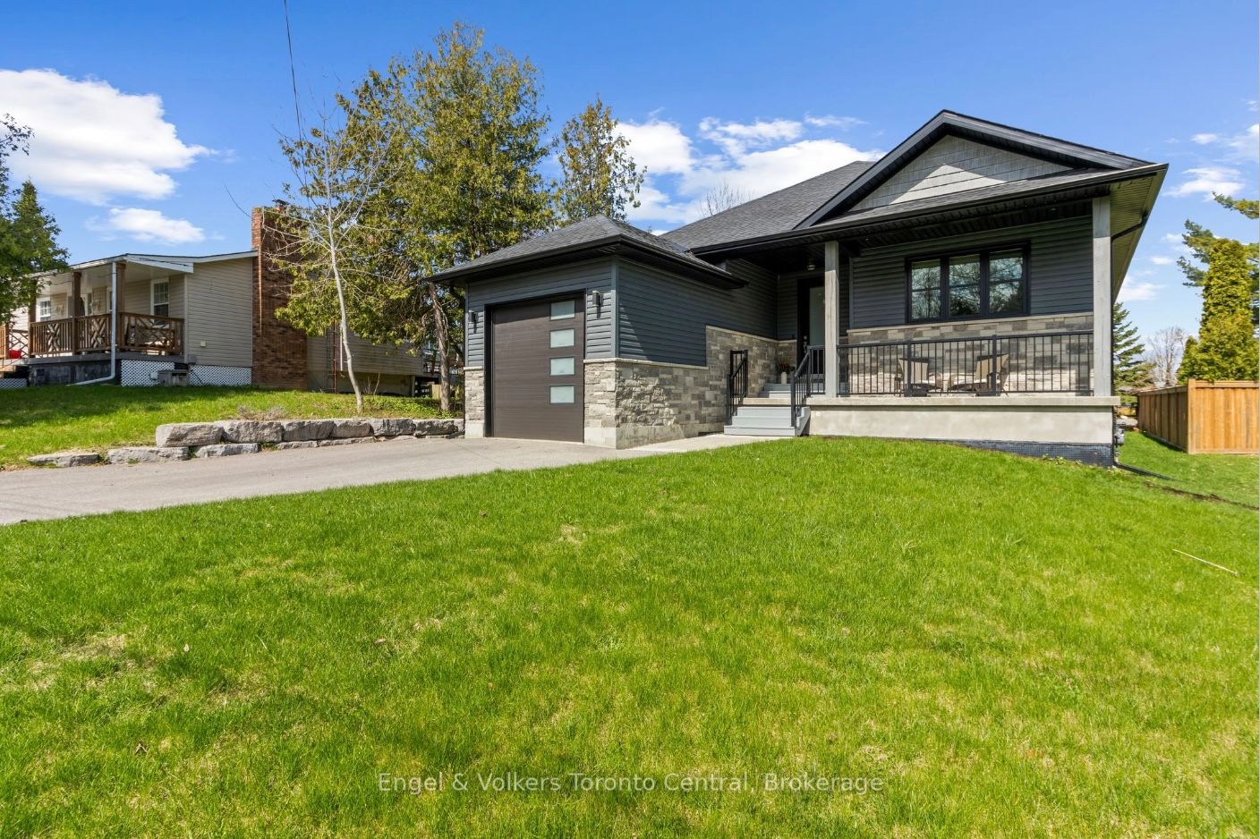 Additional image 2 of 14 Thomas Street, Wasaga Beach, ON, L9Z 2Y9