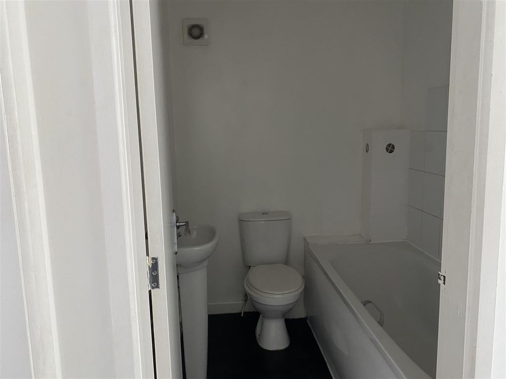 Additional image 8 of 2 bed town house to rentKeats Close, Mansfield NG18