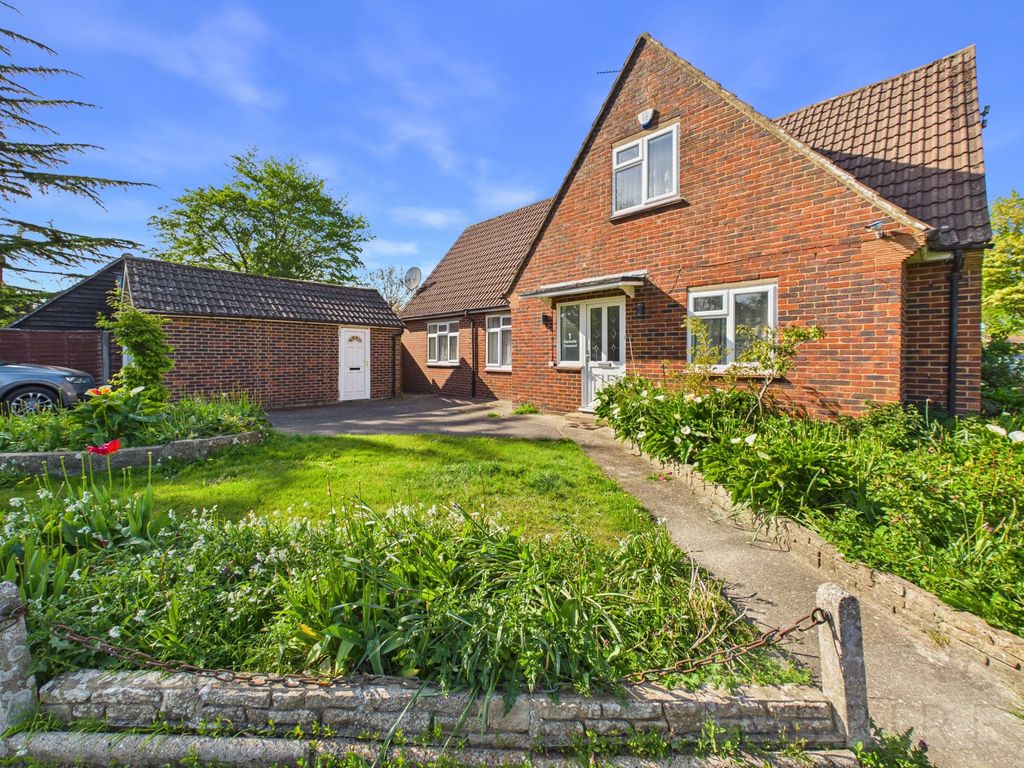 4 bed detached house to rentFarhalls Crescent, Horsham RH12