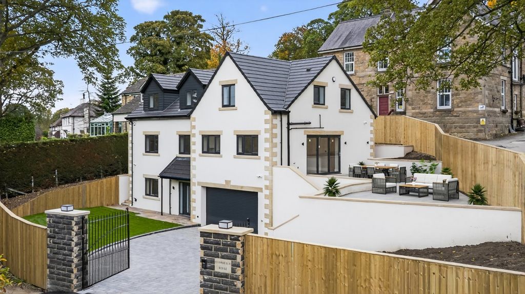5 bed detached house to rentLeeds Road, Bramhope, Leeds, West Yorkshire LS16