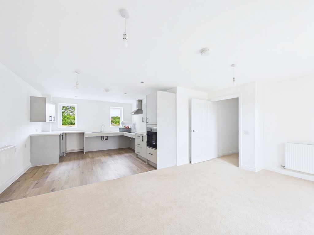 2 bed flat to rentBrook Close, Swindon SN3 photo 4
