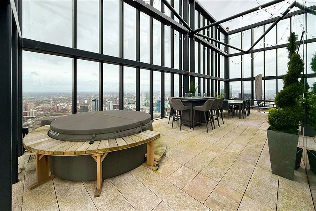 3 bed flat to rentElizabeth Tower M15 photo 3