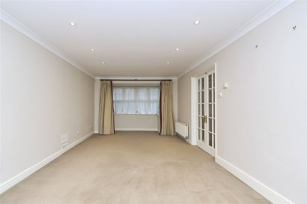 Additional image 15 of 4 bed detached house to rentSaint Andrews Gardens, Cobham, Surrey KT11