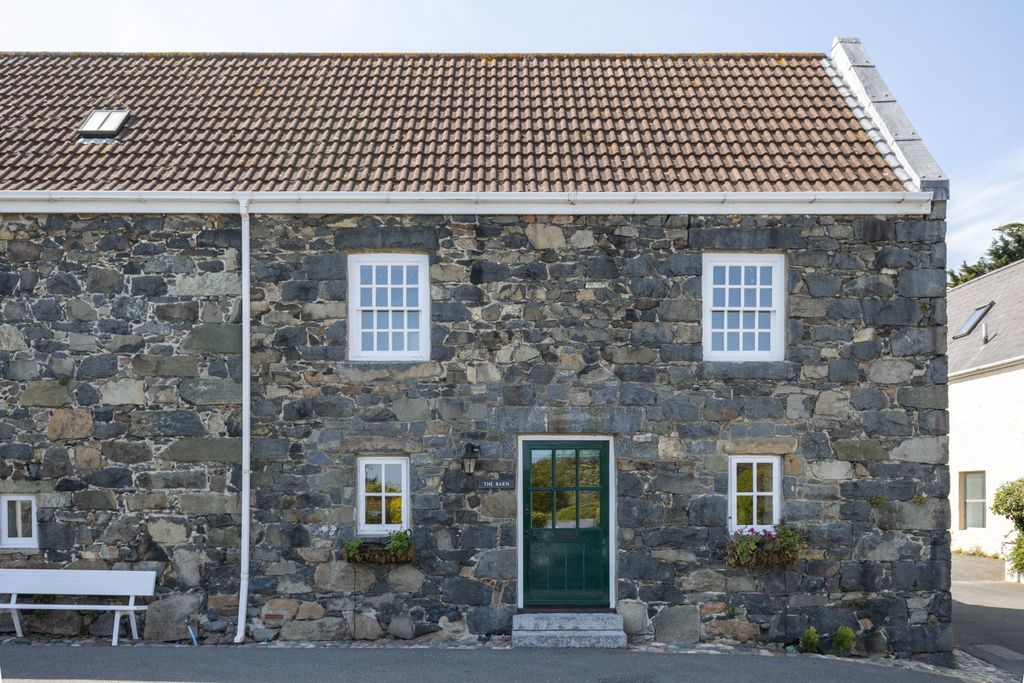 2 bed flat to rentGrandes Capelles Lane, St. Sampson, Guernsey GY2