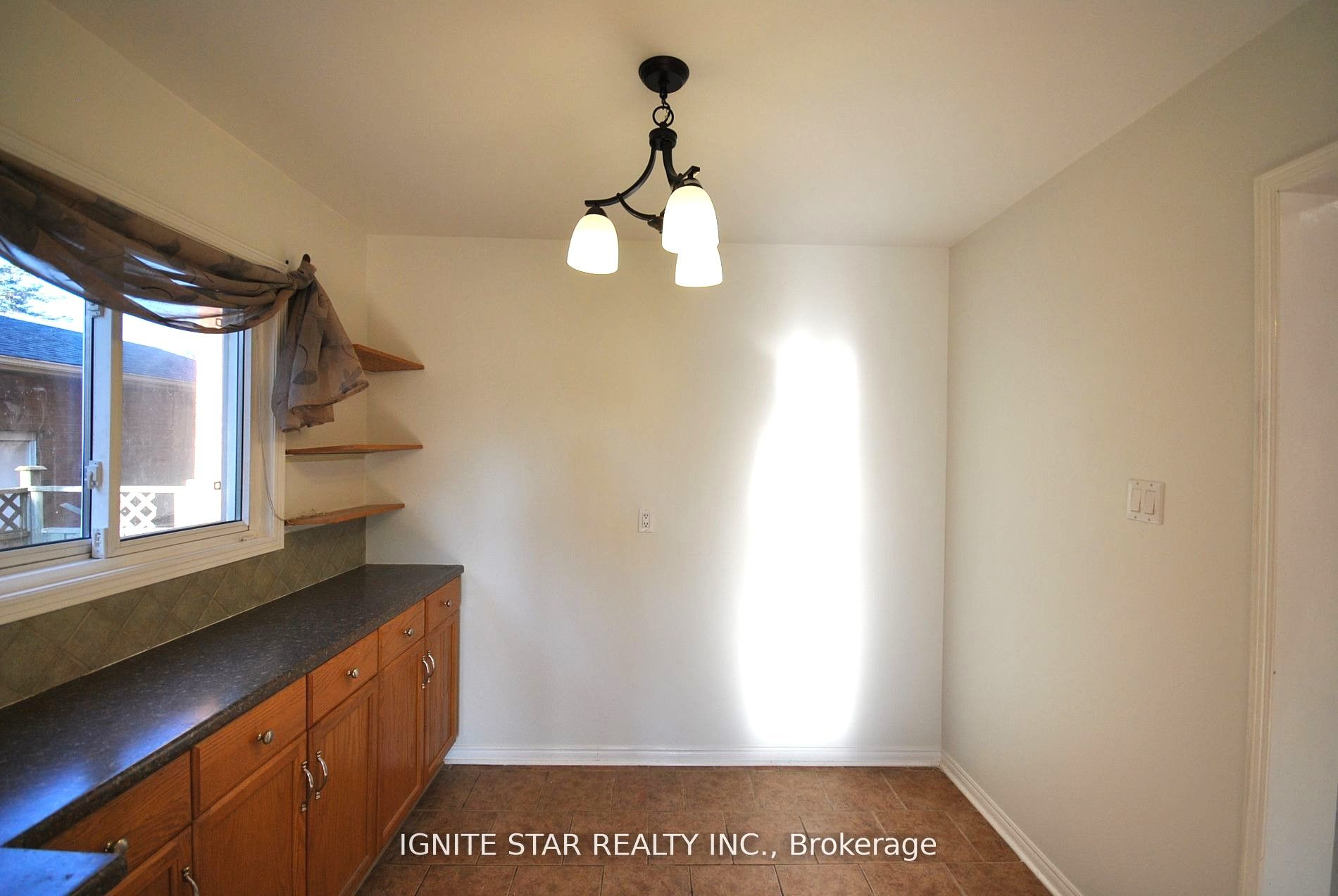 Additional image 5 of upper level-2368 Credit Valley Road, Mississauga, ON, L5M 4E7