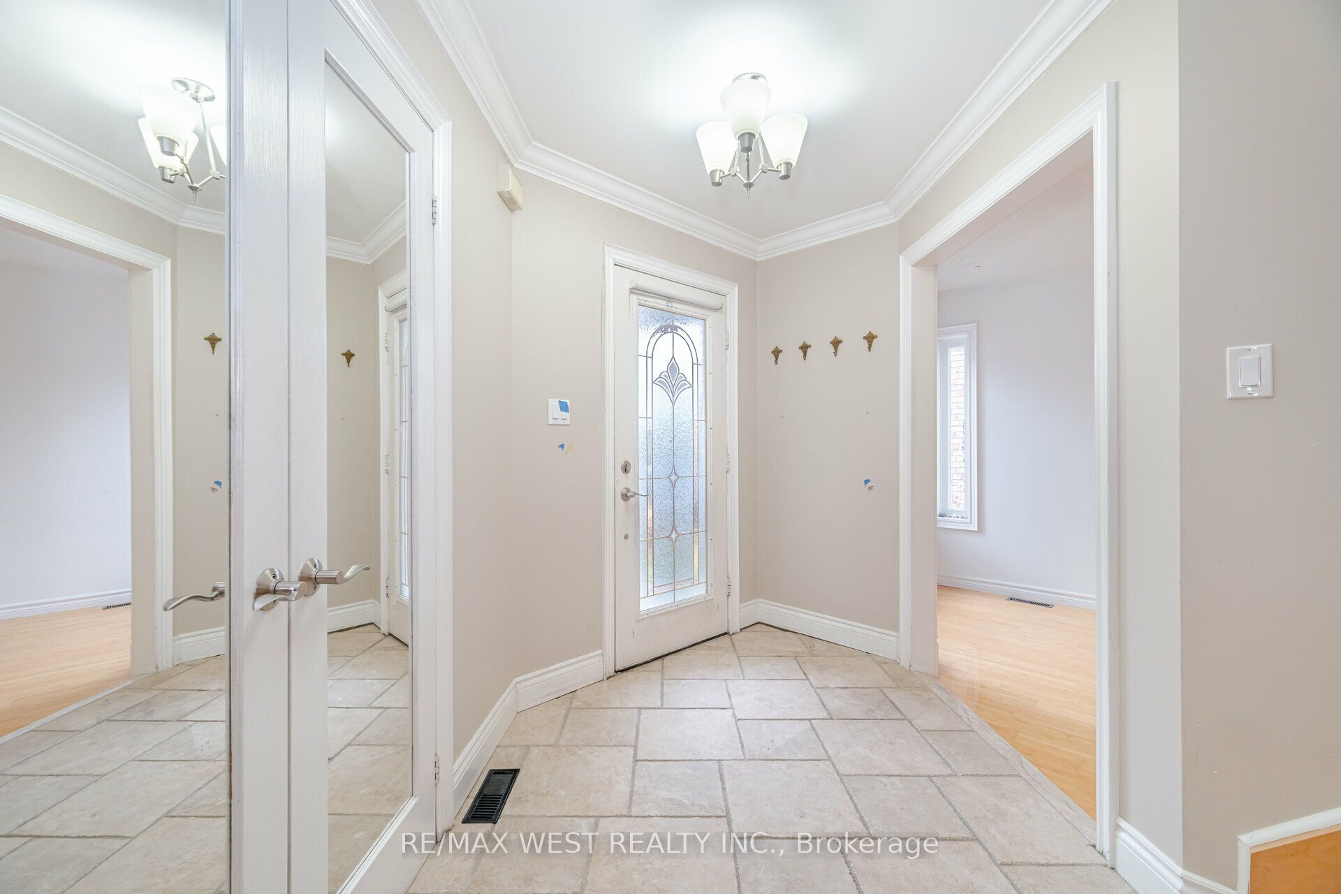 Additional image 4 of Main-5456 Whitehorn Avenue, Mississauga, ON, L5V 1V5