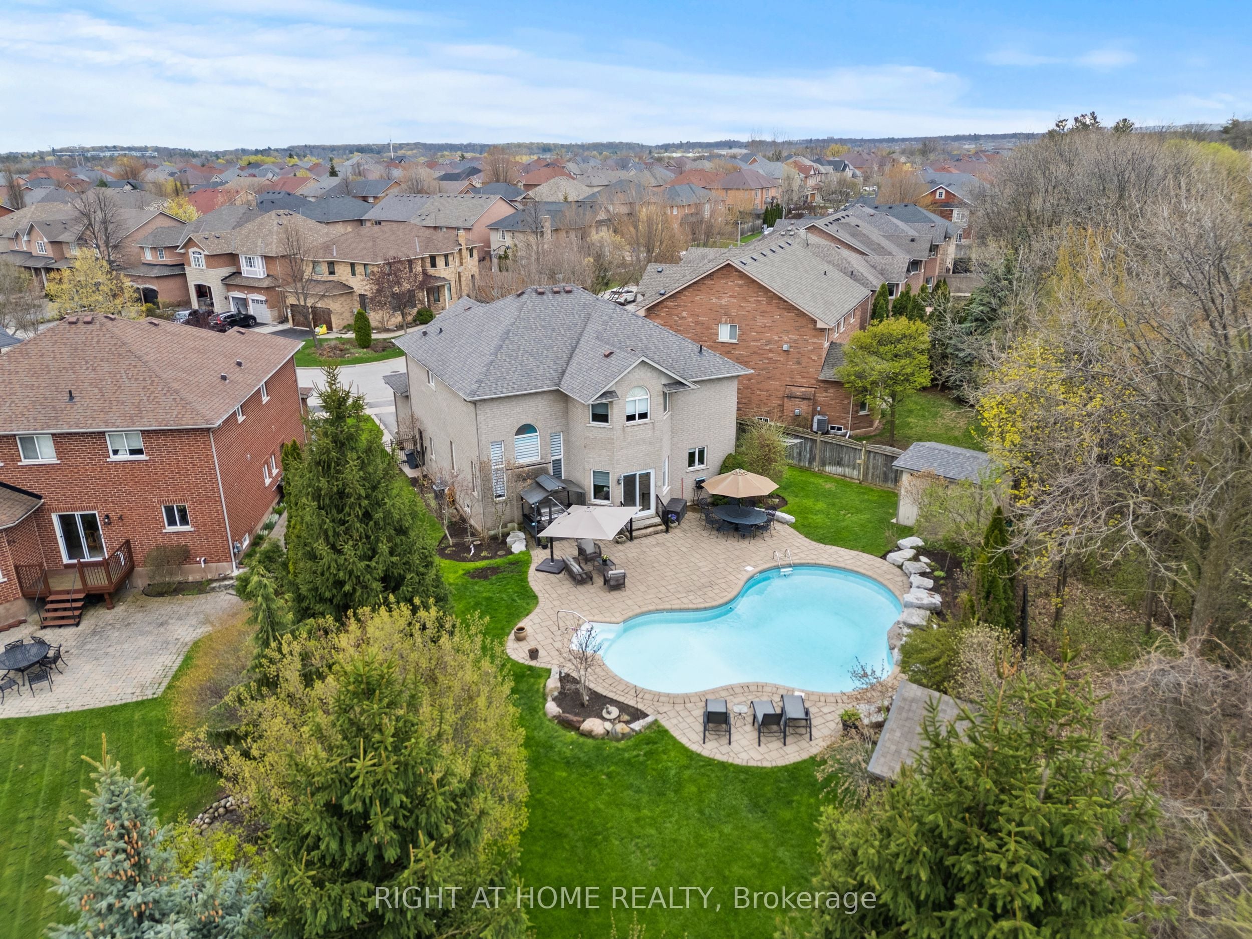 2275 Whitecliffe Way, Oakville, ON, L6M 4W3