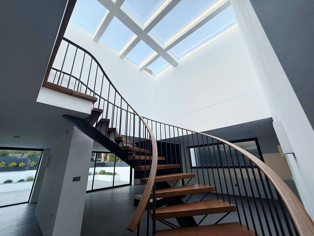 Additional image 13 of 5 bed detached house to rentSevenoaks Road, Pratts Bottom BR6