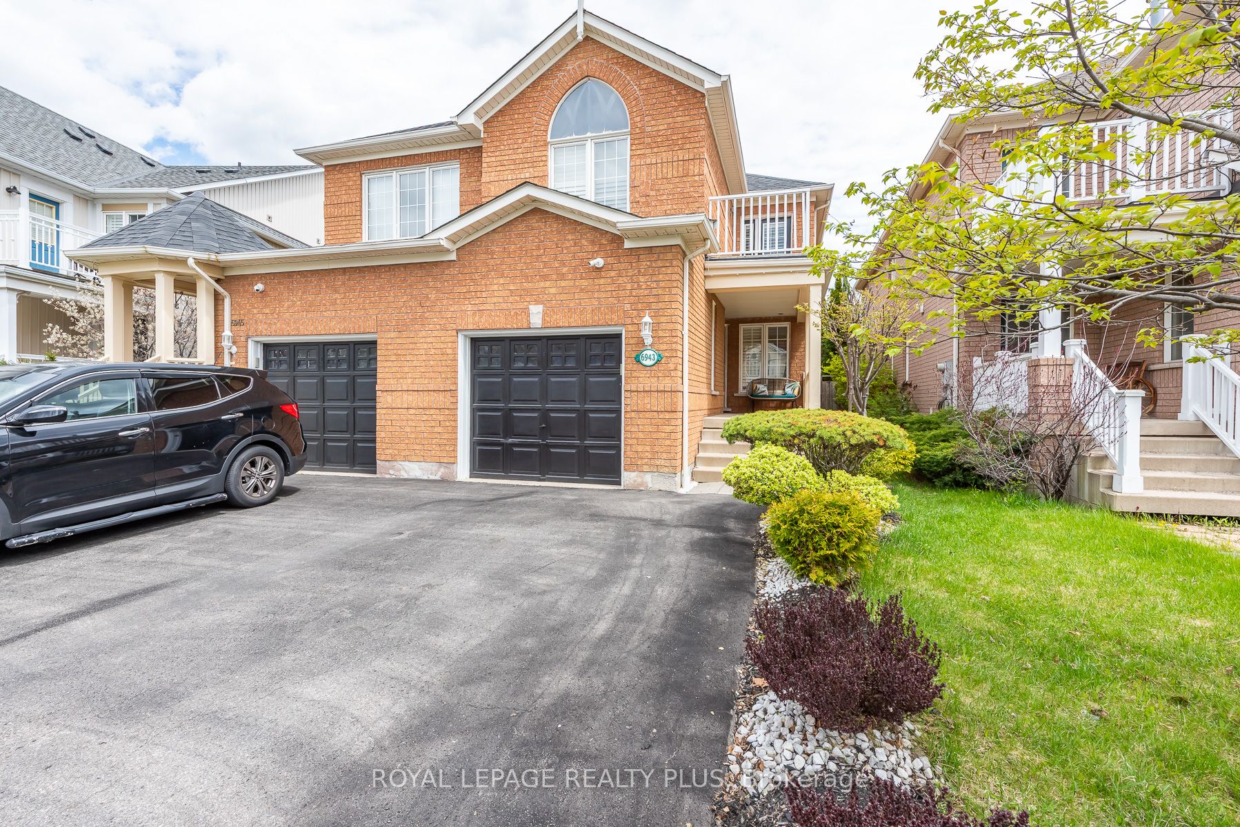 6943 Buttle Station Place, Mississauga, ON, L5W 1B8