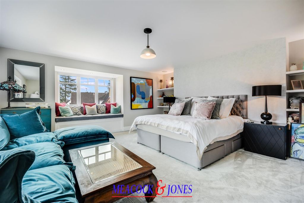 Additional image 17 of 5 bed detached house to rentRoundwood Avenue, Hutton Mount, Brentwood CM13