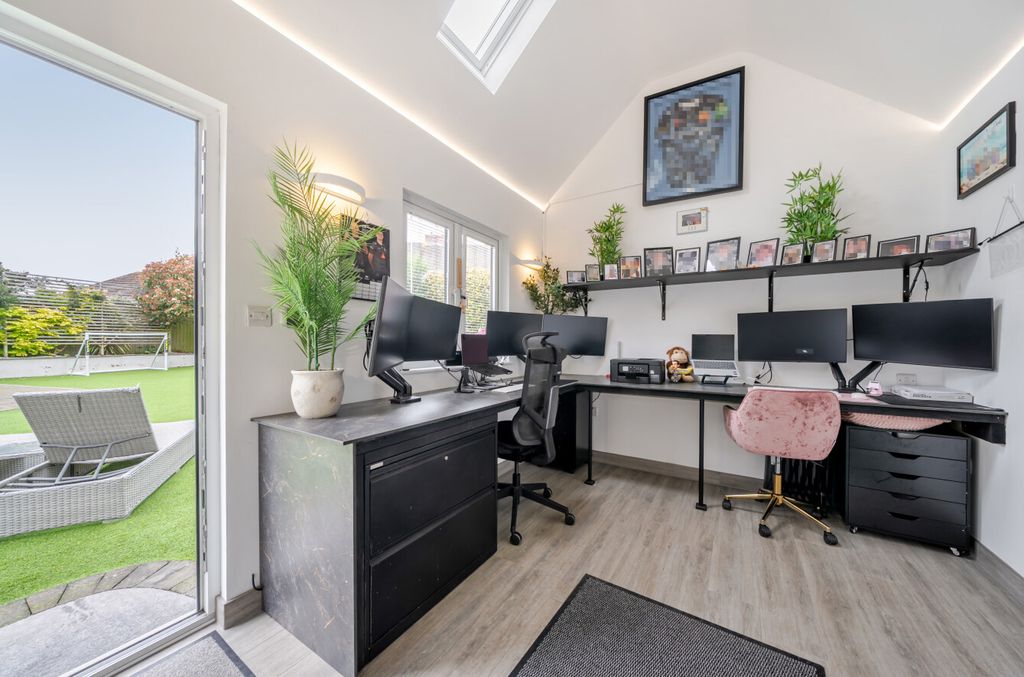 Additional image 9 of 4 bed bungalow to rentMaristow Avenue, Exmouth, Devon EX8