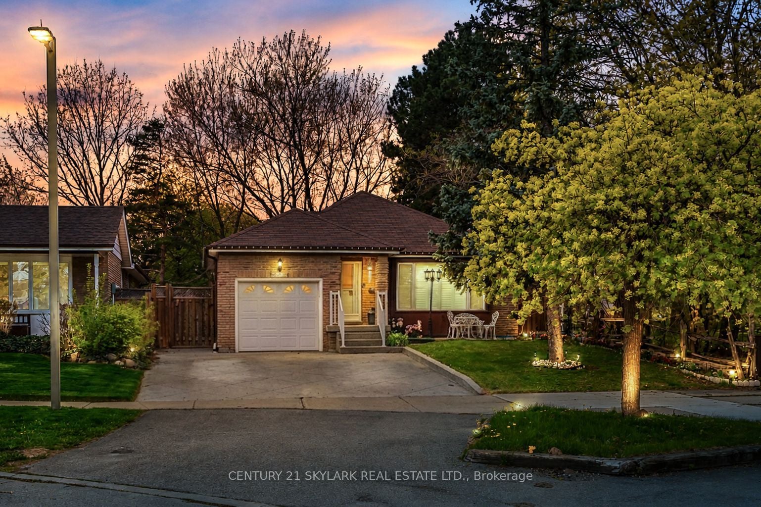 3353 Martins Pine Crescent, Mississauga, ON, L5L 1G3