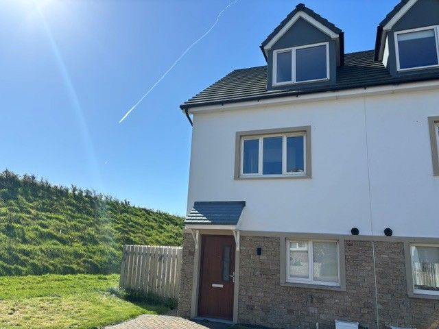 3 bed semi-detached house to rent5, Mcfarlan Close, Reayrt Mie, Ballasalla, Isle Of Man IM9