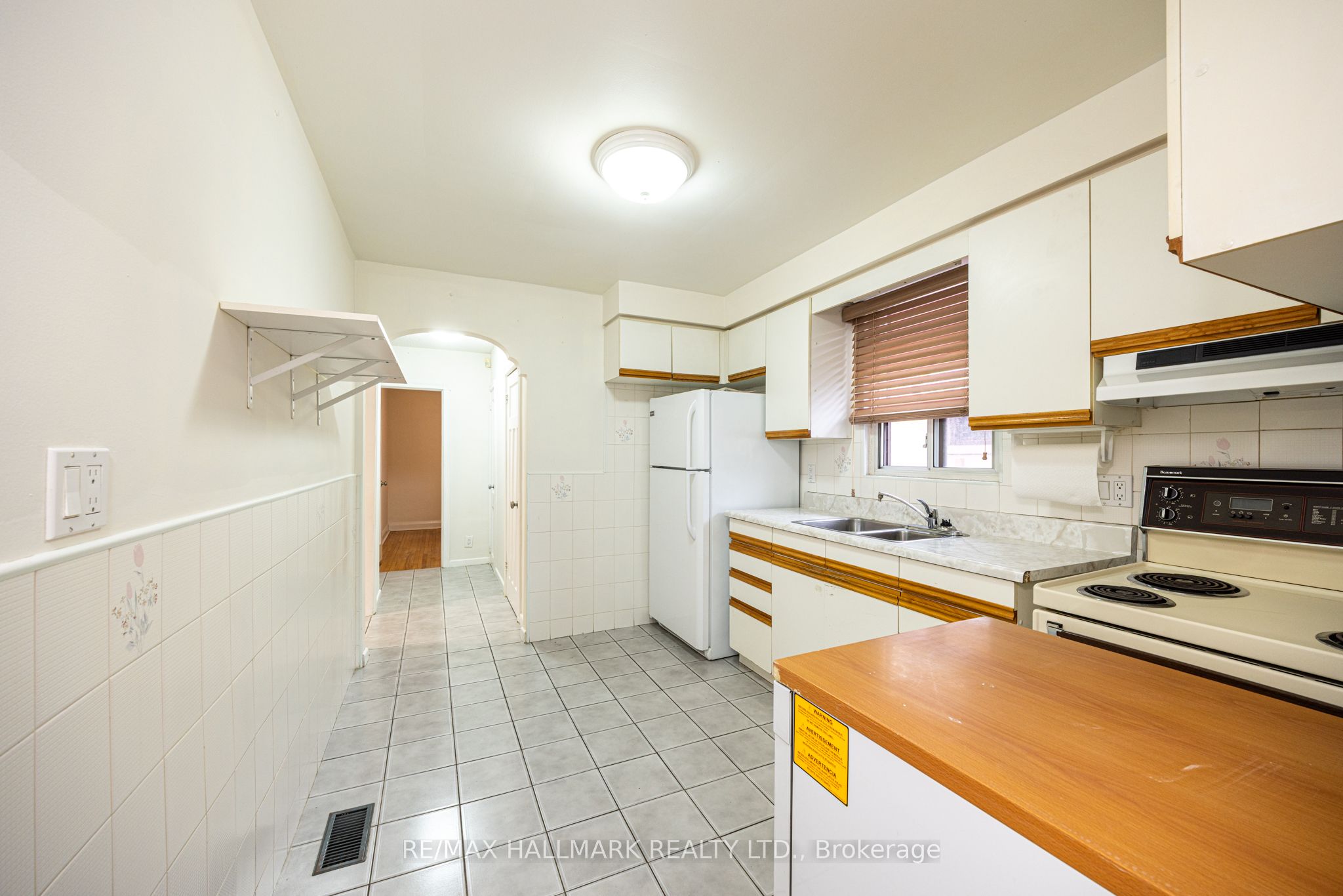 Additional image 5 of 401 Ridelle Avenue, Toronto, ON, M6B 1K3