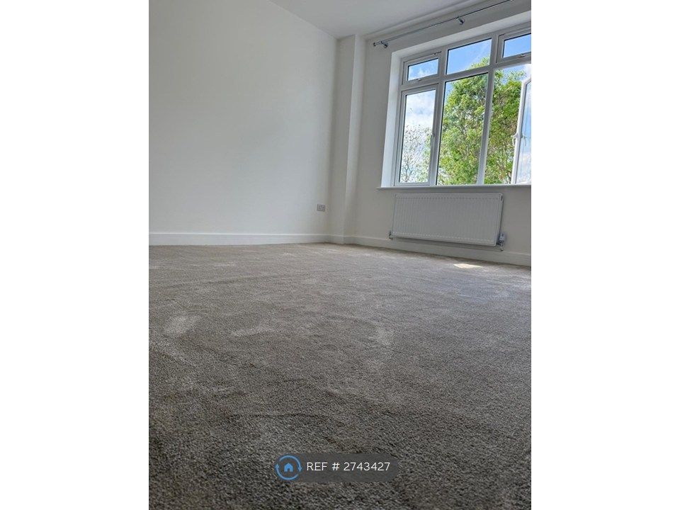 Additional image 13 of 7 bed end terrace house to rentInglehurst Gardens, Ilford IG4