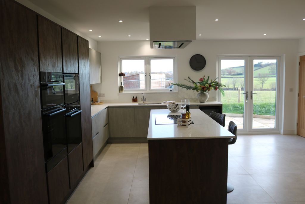 Additional image 2 of 4 bed detached house to rentMorchard Road, Crediton EX17