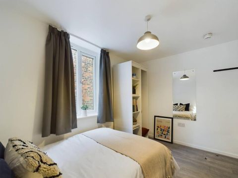 Cyril Street, Manchester M14, Room to rent