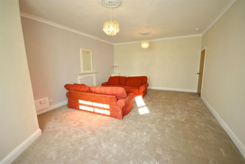 Additional image 10 of 2 bed flat to rentThe Esplanade, Tenby SA70