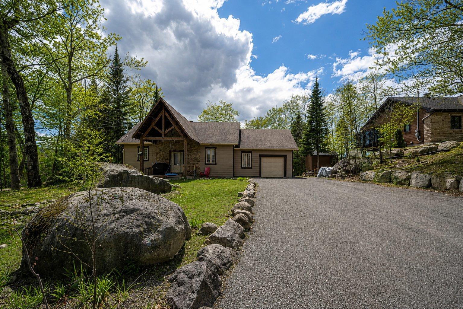 2700 Rue du Hameau