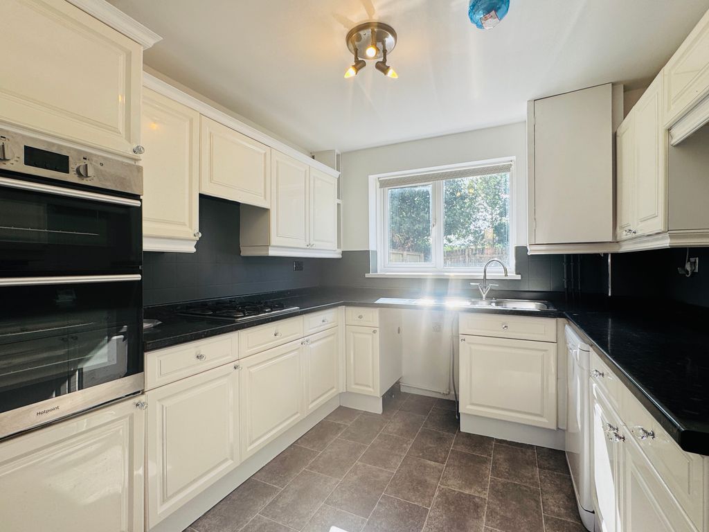 Additional image 2 of 4 bed property to rentPlas Penwern, Carmarthen SA31