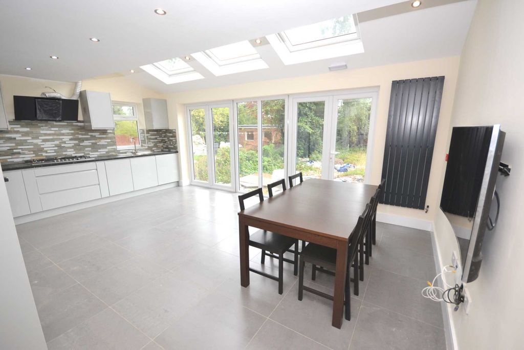 Additional image 7 of Room to rentChurch Road, Reading, Berkshire, - Room 8 RG6