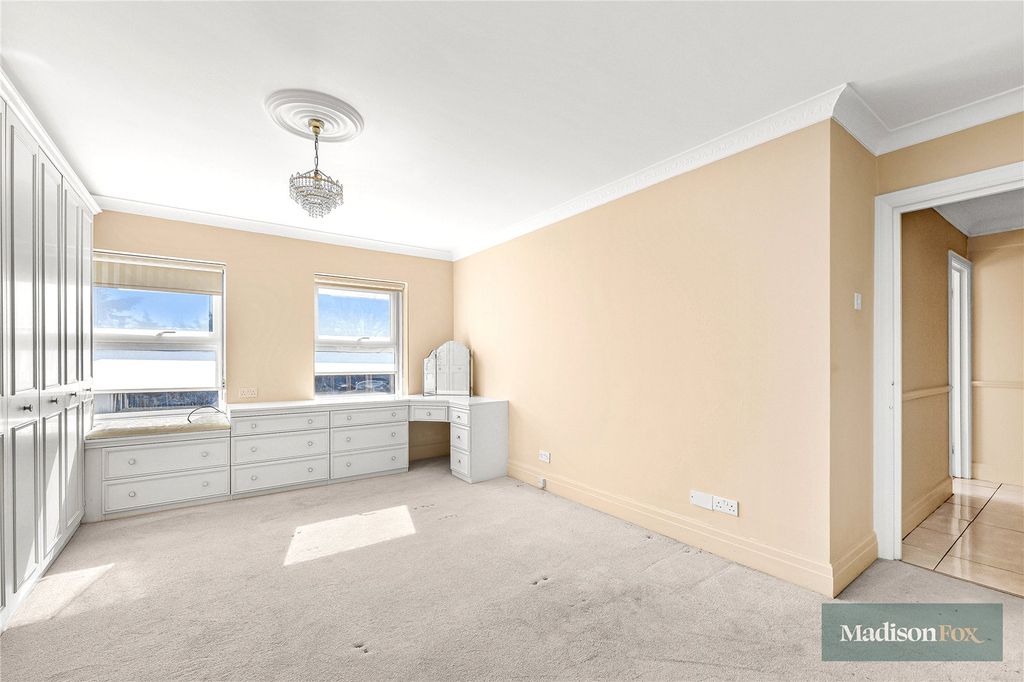 Additional image 18 of 3 bed flat for saleManor Road, Chigwell, Essex IG7