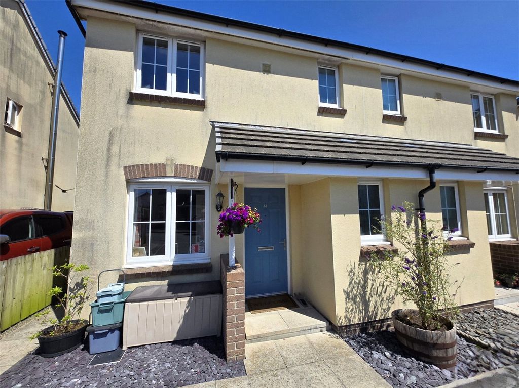 3 bed semi-detached house to rentCastleton Grove, Haverfordwest, Pembrokeshire SA62
