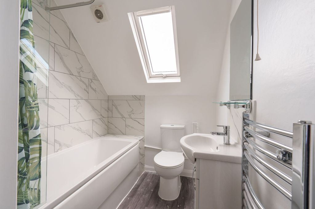 Additional image 7 of 6 bed flat to rentWilbury Crescent, Hove BN3
