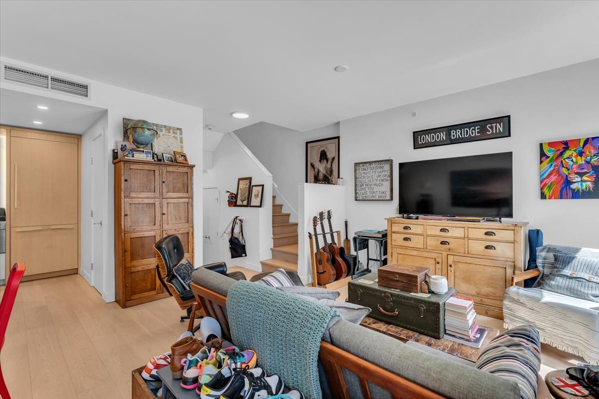 Additional image 5 of 104-15165 Thrift Avenue, Surrey, BC, V4B 0C1