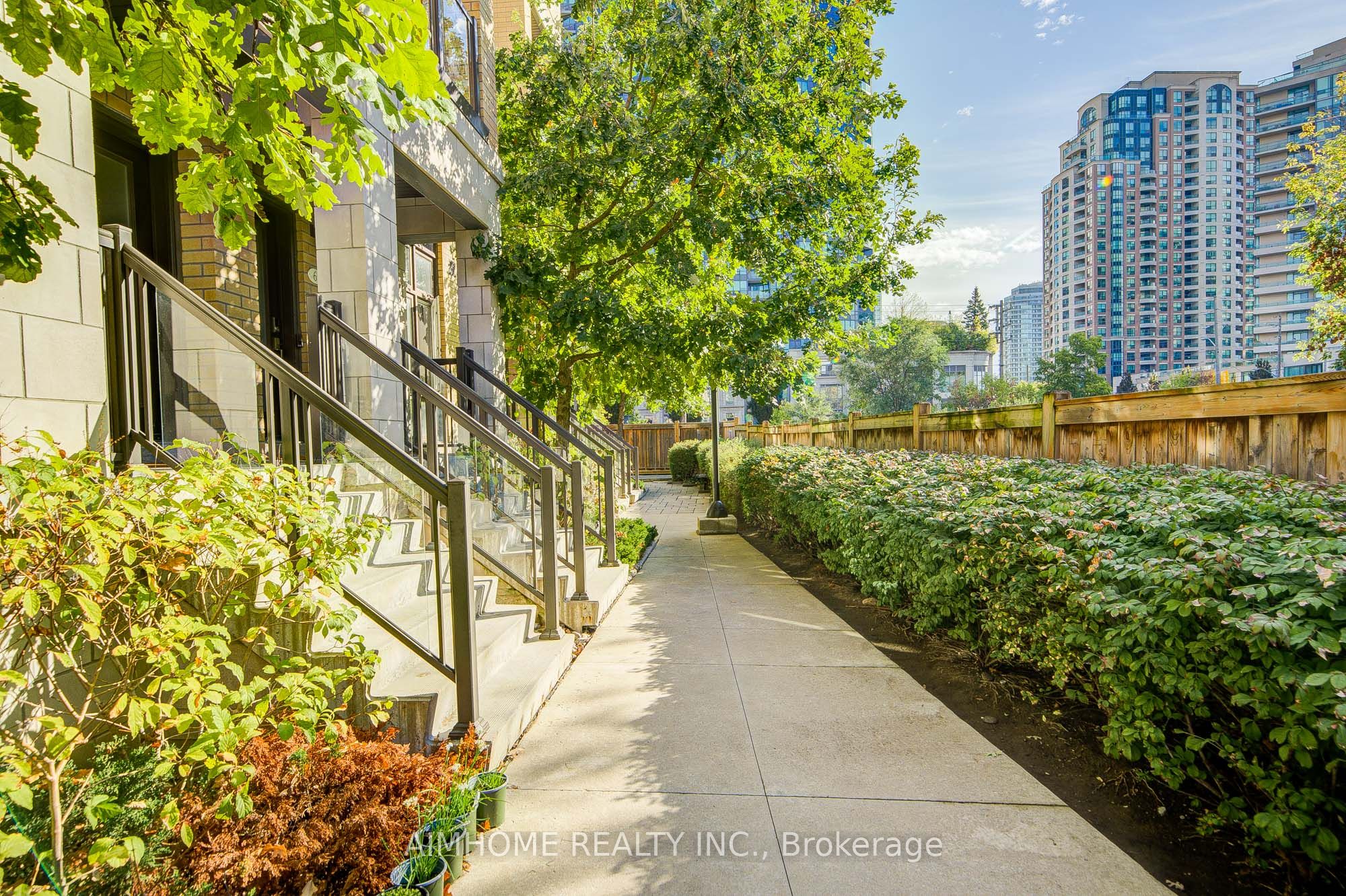 6-11 Eldora Avenue, Toronto, ON, M2M 1R3 photo 2