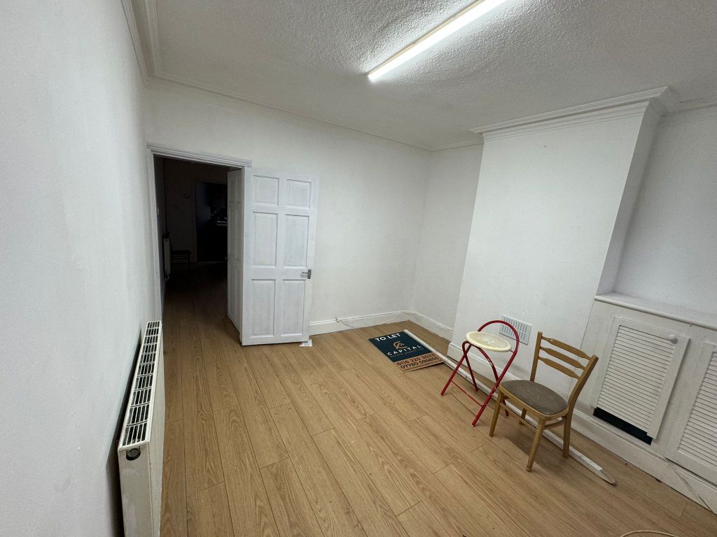 3 bed terraced house to rentLeicester LE2 photo 2