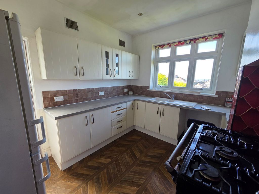 Additional image 3 of 4 bed detached bungalow to rentBrean Down Road, Plymouth PL3
