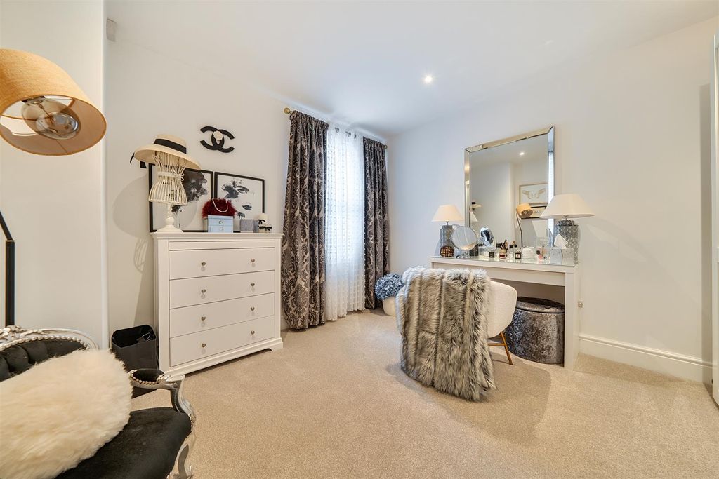 Additional image 16 of 3 bed flat for saleEast Street, Fareham, Hampshire PO16