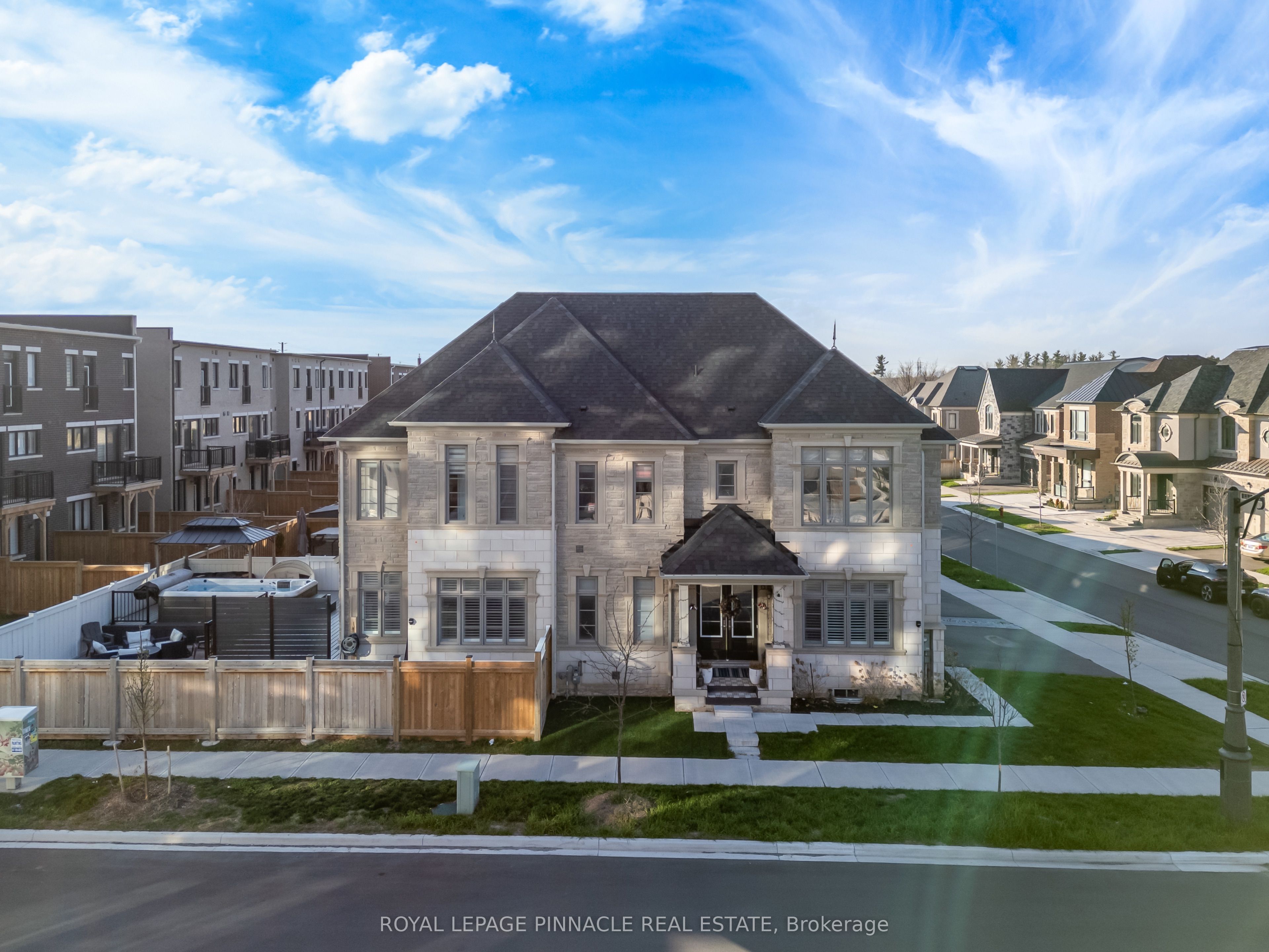 1504 Yellow Rose Circle, Oakville, ON, L6M 5L3 photo 2