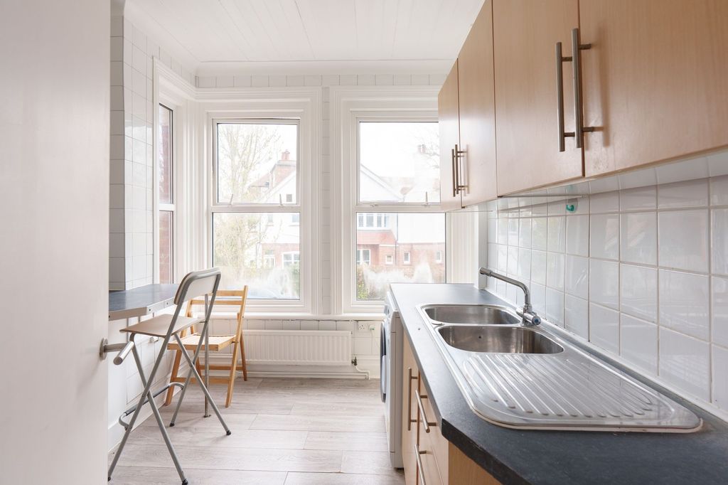 Additional image 6 of 6 bed flat to rentWilbury Crescent, Hove BN3