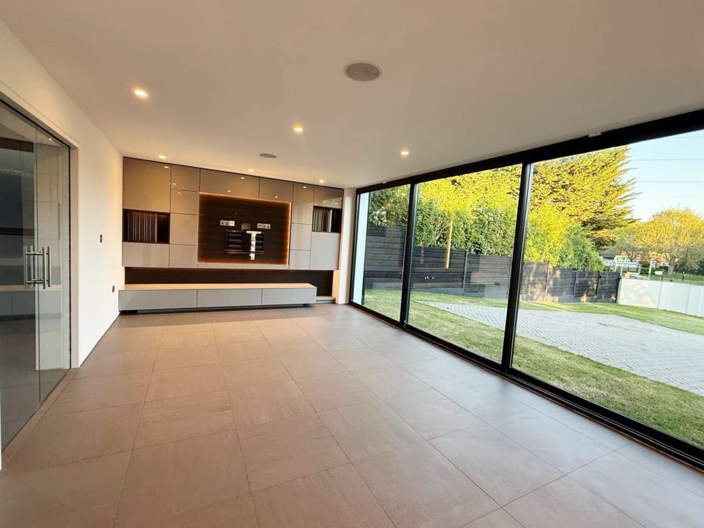 Additional image 11 of 5 bed detached house to rentSevenoaks Road, Pratts Bottom BR6