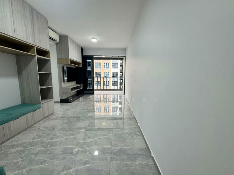 156 Canberra Drive photo 3
