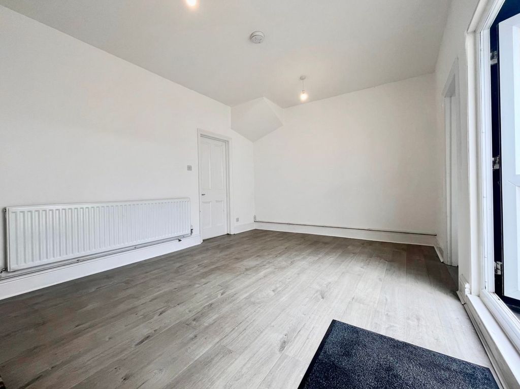 Additional image 11 of 3 bed terraced house to rentColne Street, Newport NP19