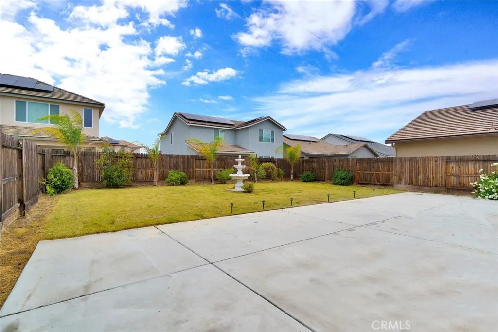 6118 E Berkeley Ave, Fresno, CA 93727