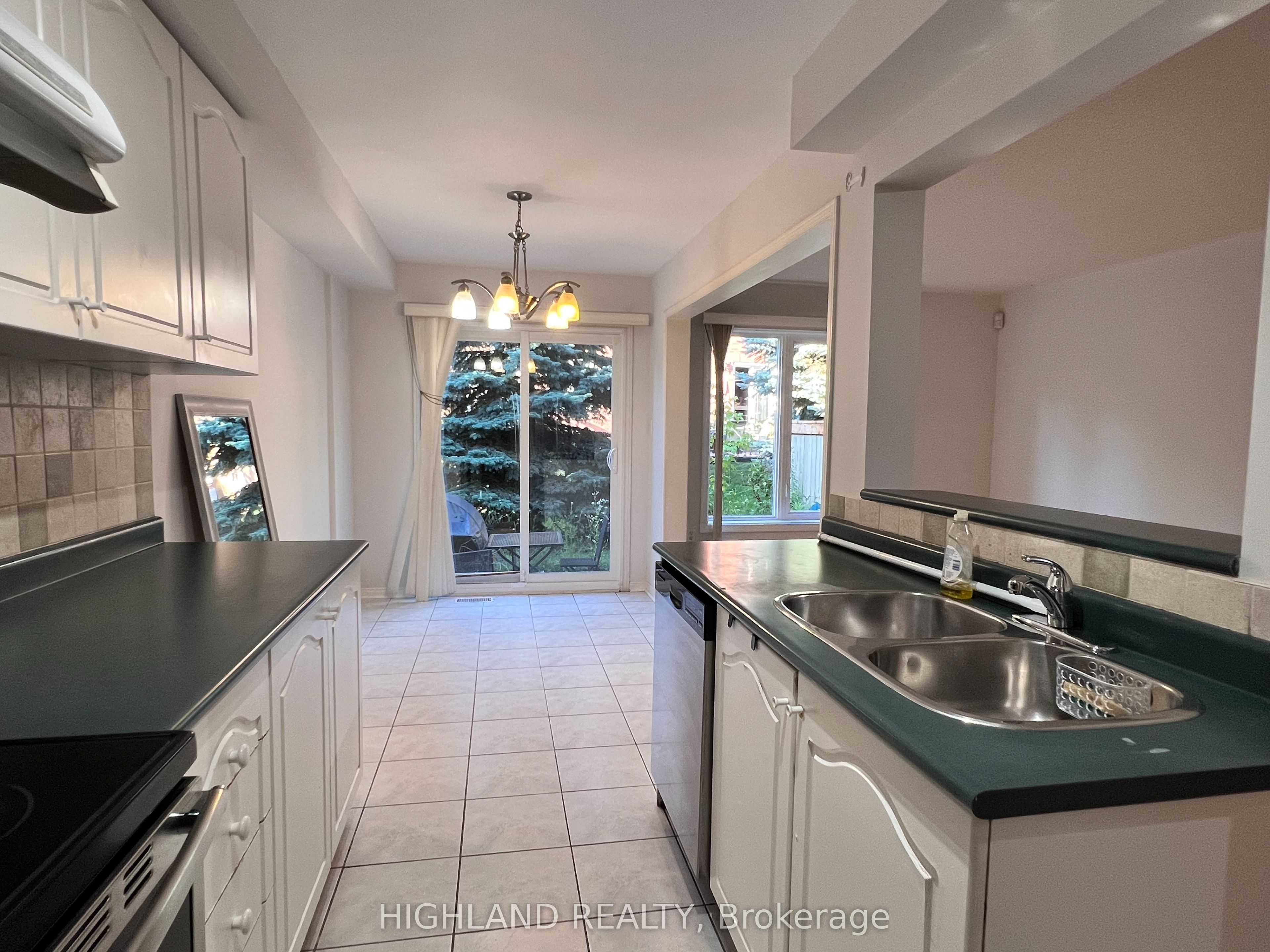 Additional image 3 of 44-1591 South Parade Court, Mississauga, ON, L5M 6G1
