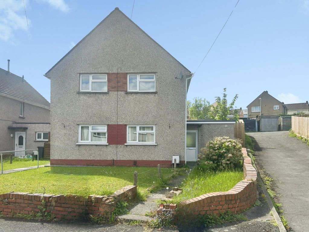 2 bed flat to rentTregelles Road, Neath SA10