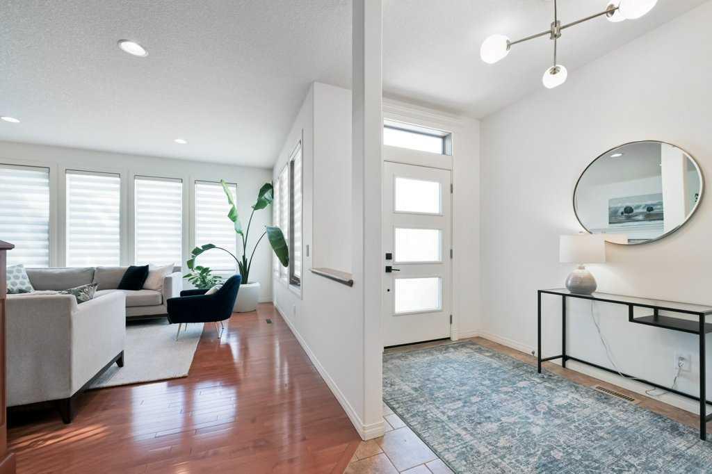Additional image 4 of 5542 Henwood Street SW, Calgary, AB, T3E 6Z3