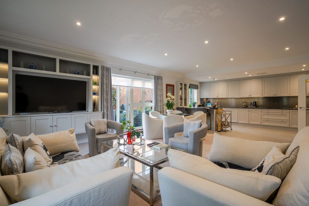 Additional image 4 of 3 bed flat for saleBoleyn Mews, Ascot SL5
