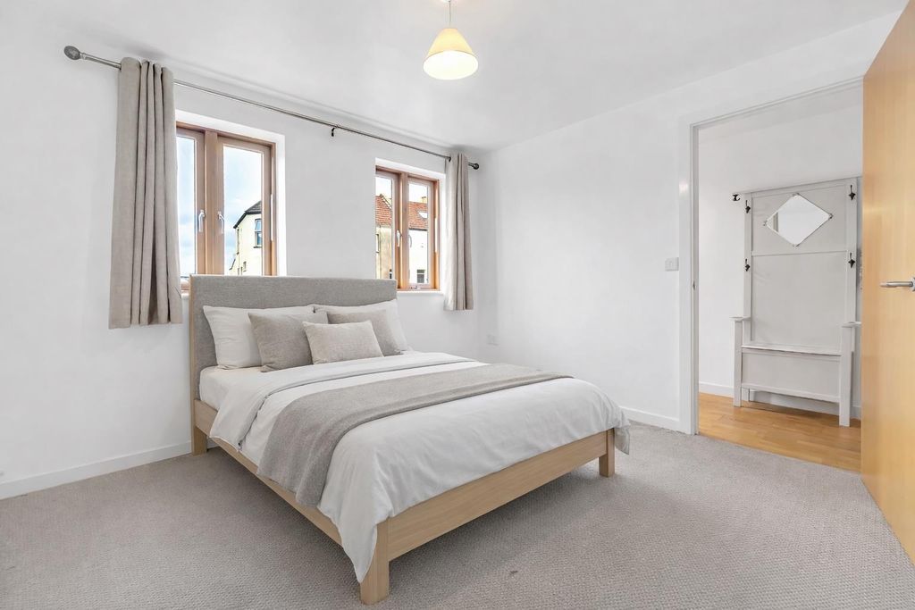 Additional image 26 of 5 bed property to rentSouthmead Road, Westbury-On-Trym, Bristol BS10
