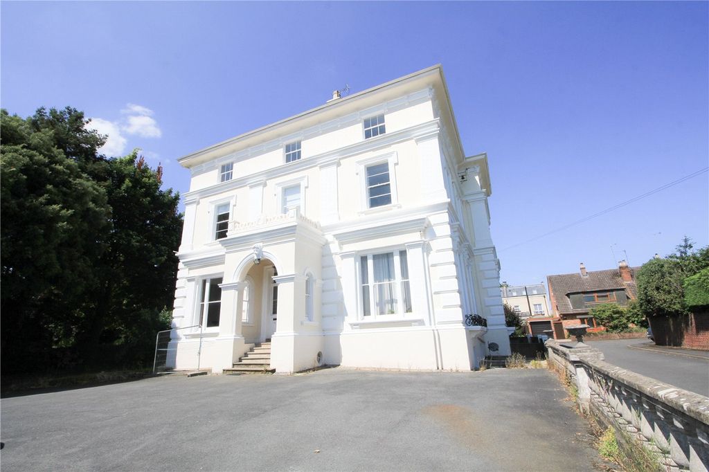 3 bed flat to rentHillcourt Road, Cheltenham, Gloucestershire GL52
