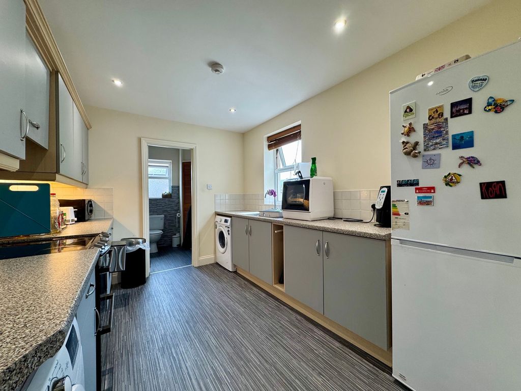 Additional image 2 of 2 bed flat to rent39 Halkett Place, St Helier JE2