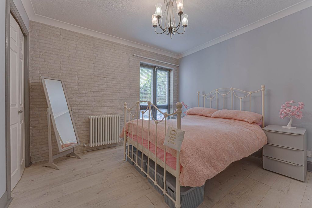 Additional image 7 of 2 bed flat for saleMarket Cross Mews, South Street, Houston PA6
