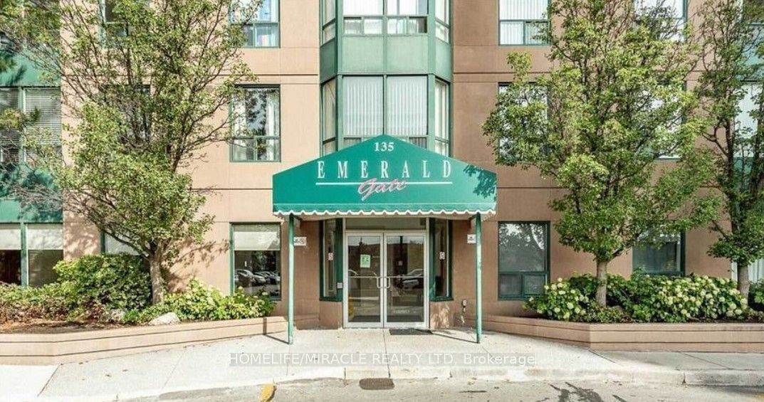 204-135 Hillcrest Avenue, Mississauga, ON, L5B 4B1